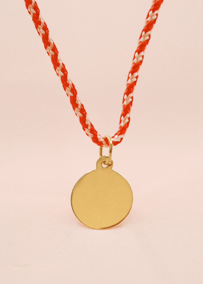 Petite Médaille « Less is More »